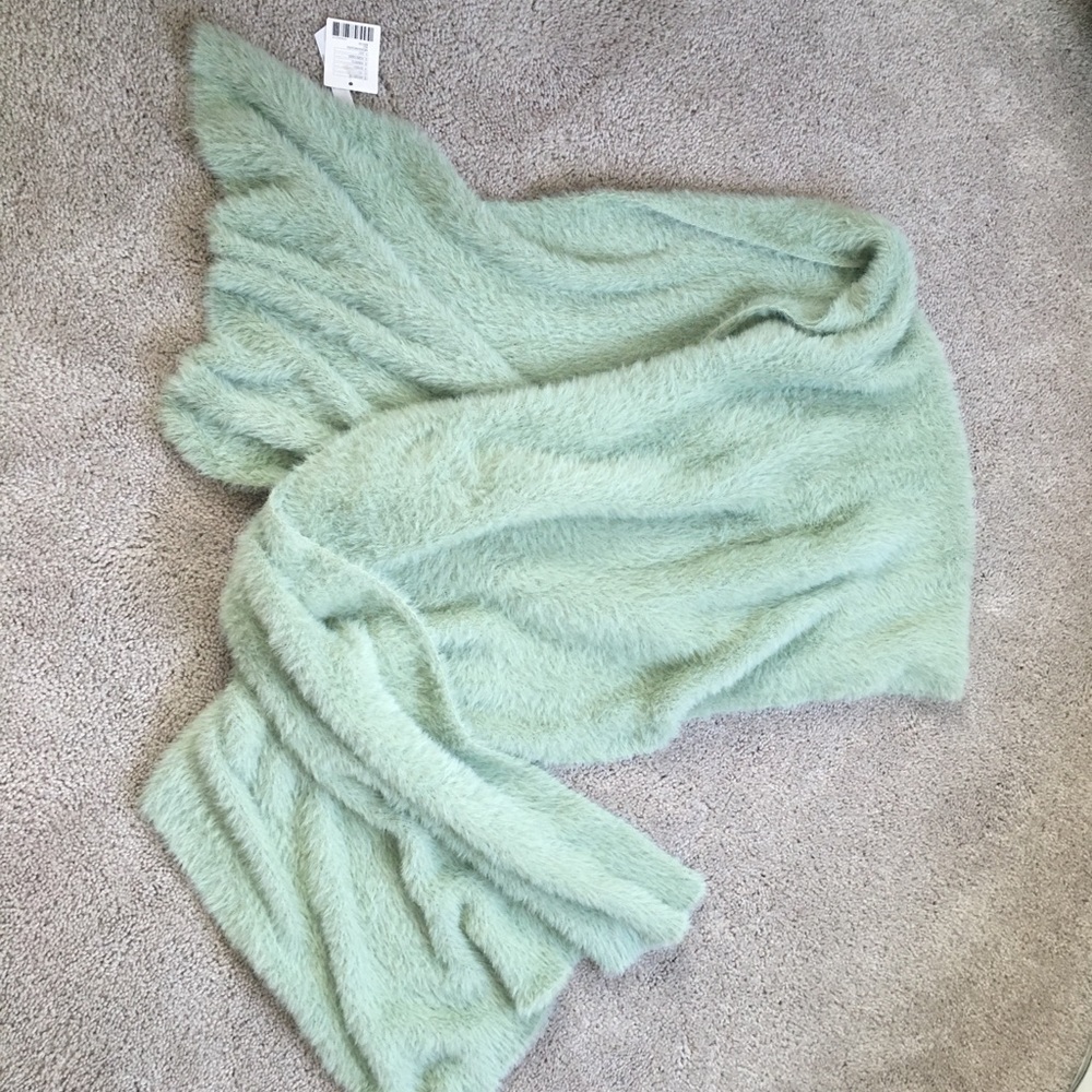Urban Outfitters fluffy and soft scarf NWT